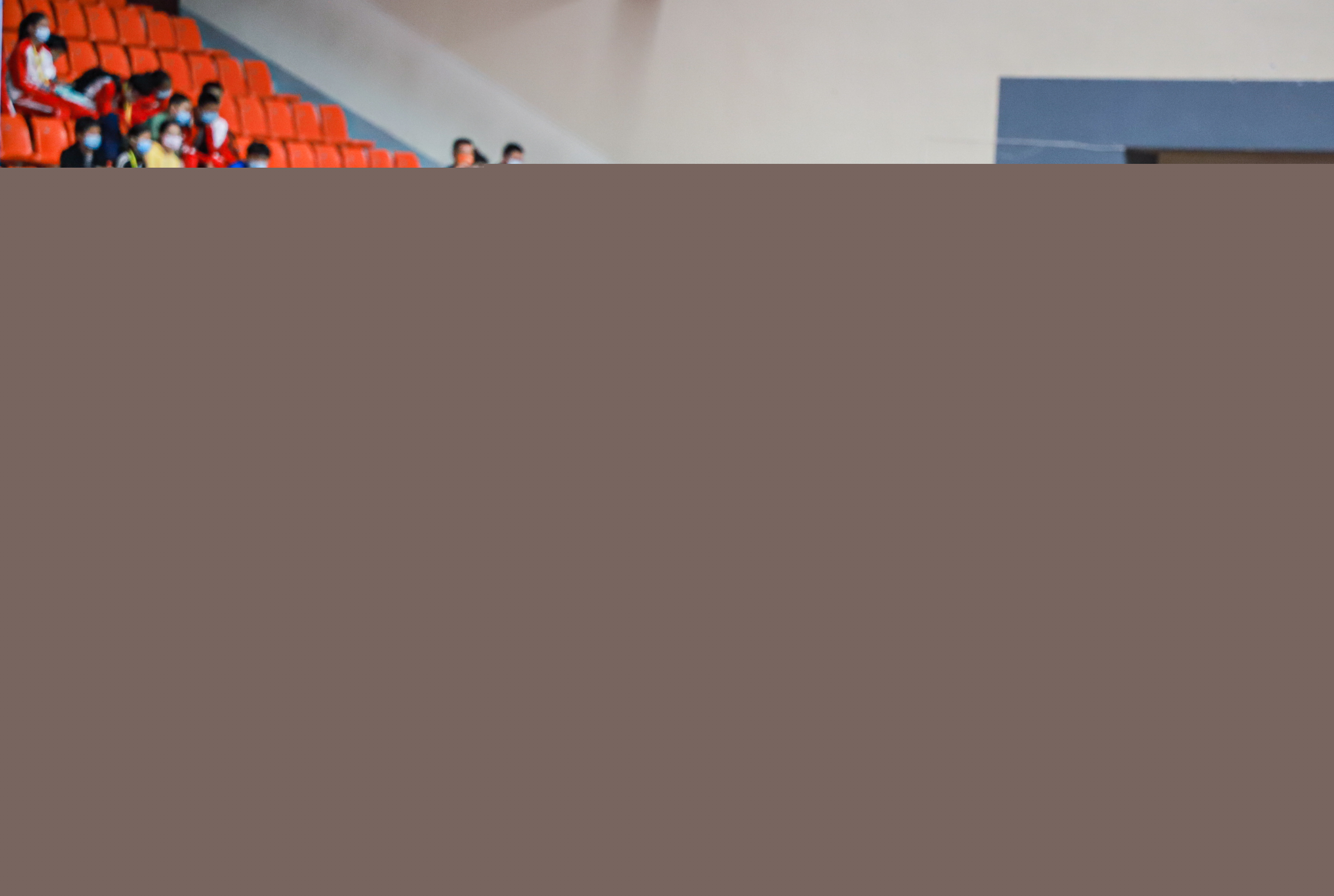 而缺乏穿透 而缺乏穿透