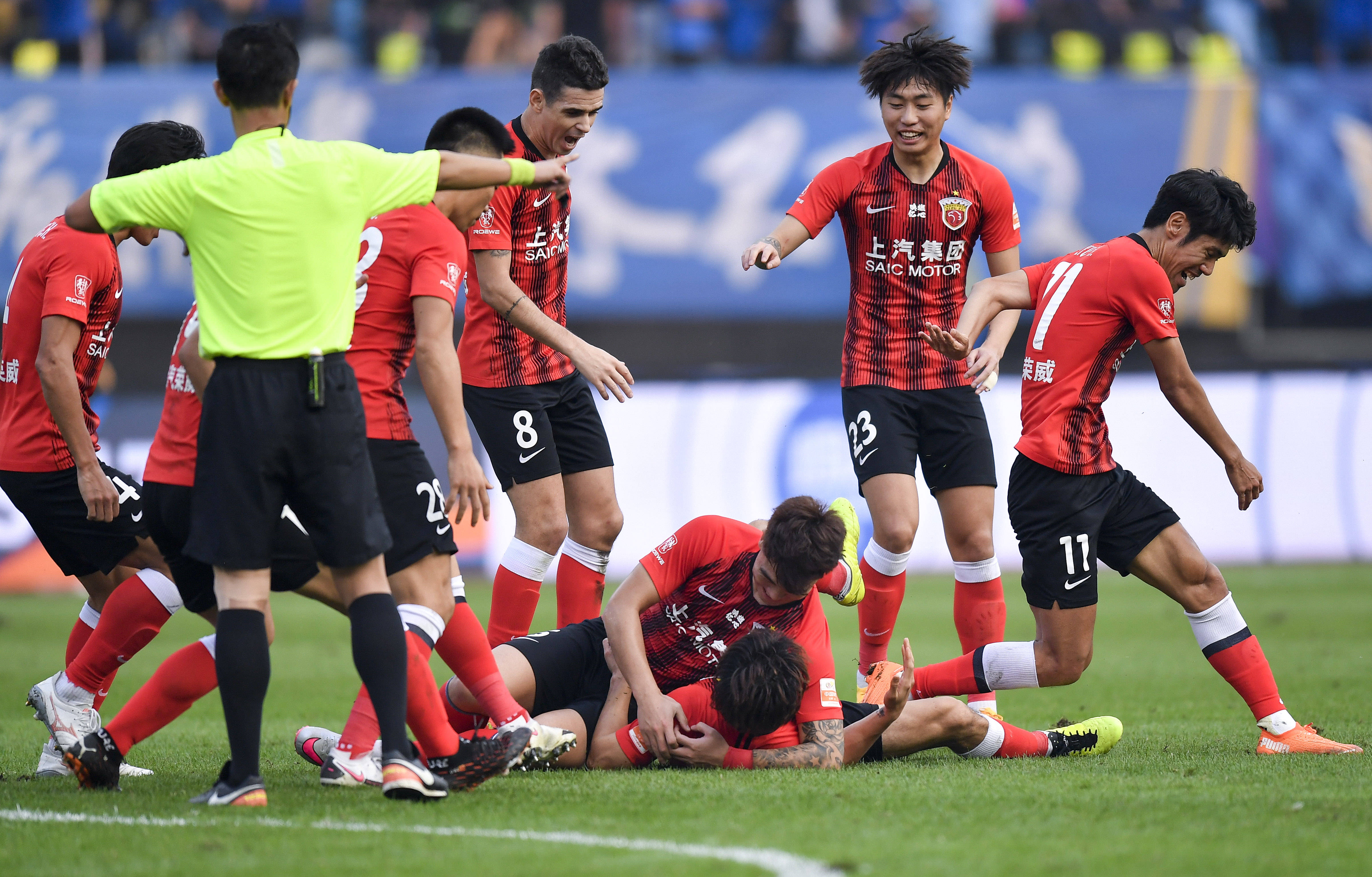 以PV镜头 以PV镜头