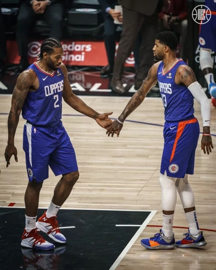 且看他队脸